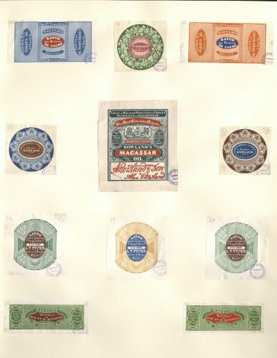 20 et 22. [" P. Guelaud Savon au beurre de cacao"] / 21. ["Crême d'amandes amères P. Guelaud"] / 23 et 25. ["dentifrice unique. Poudre Guelaud"] / 24. ["L'huile de Macassar pour la crue des cheveux patronized et sanctioned by his Most Gracious Majesty. The original & genuine Rowland's Macassar oil for the hair"] / 26 à 28. ["A la Reine des Fleurs. Savon sans angle superfin à la rose L. T. Piver"] / 29 et 30. ["P. Guelaud. Tonique au rum et au quinquina"]