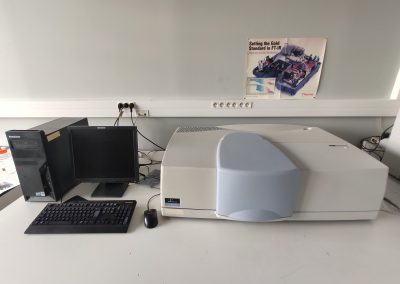 Spectromètre UV/VIS/NIR (Lambda 1050)
