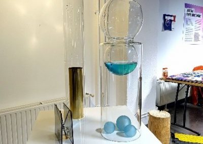 Installation en verre contenant des parfums