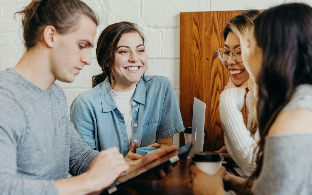 La « positivité toxique » en entreprise, l’analyse de Sarah Benmoyal Bouzaglo dans The Conversation
