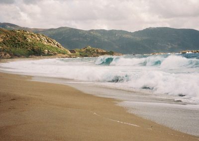 Des petites mains et des grandes vagues